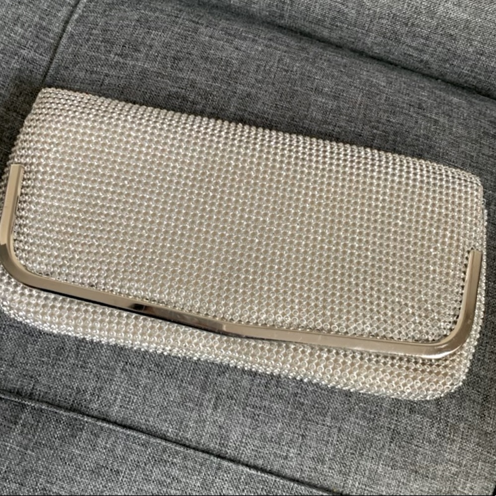 Lulú Townsend All Over Stone Clutch